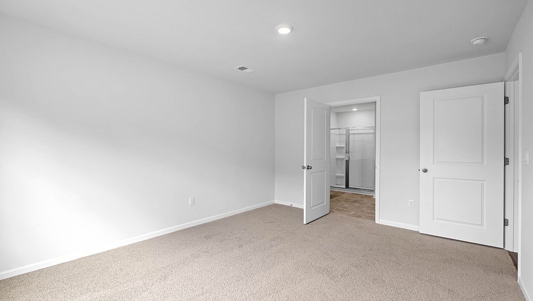 Spacious, unfurnished interior of a new home in Lakestone, Woodruff (Image 21).