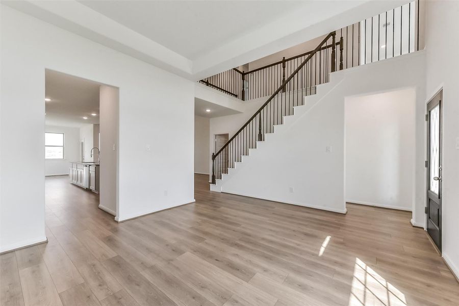 Spacious, unfurnished interior of a new home in River Ranch Meadows, Dayton (Image 22).