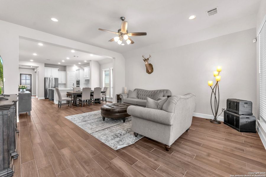 Furnished interior view inside a new home in Kallison Ranch 45', San Antonio (Image 7). Furnished interior view inside a new home in Kallison Ranch 45', San Antonio (Image 7).