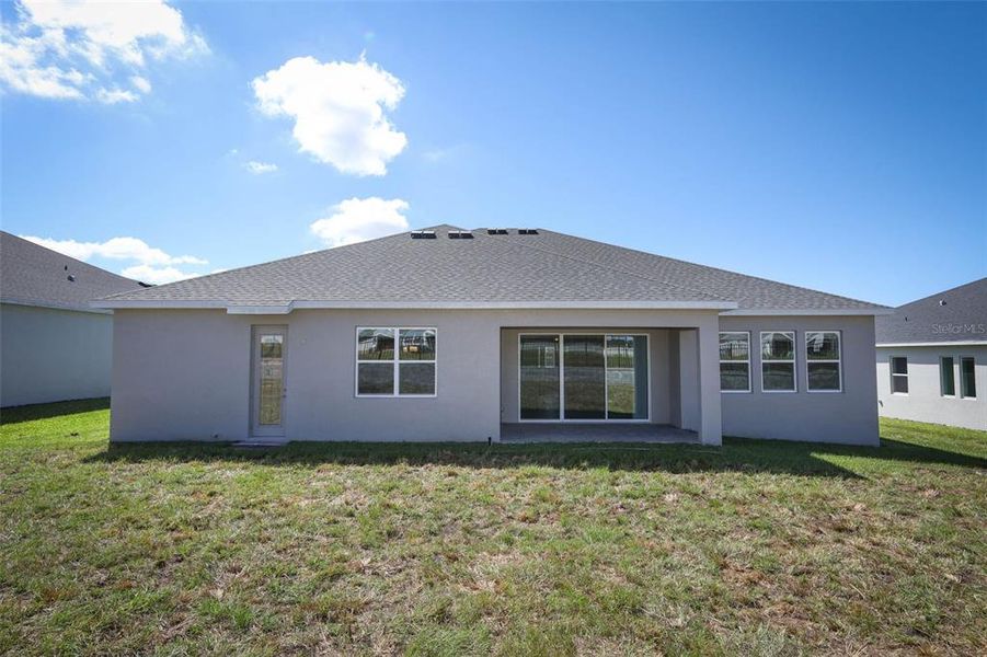 Exterior details and patio area of a home in Wolf Lake Ranch, Apopka (Image 20).