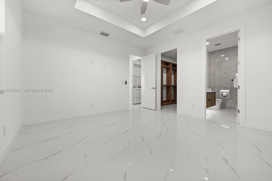 Spacious, unfurnished interior of a new home in , Cape Coral (Image 32).