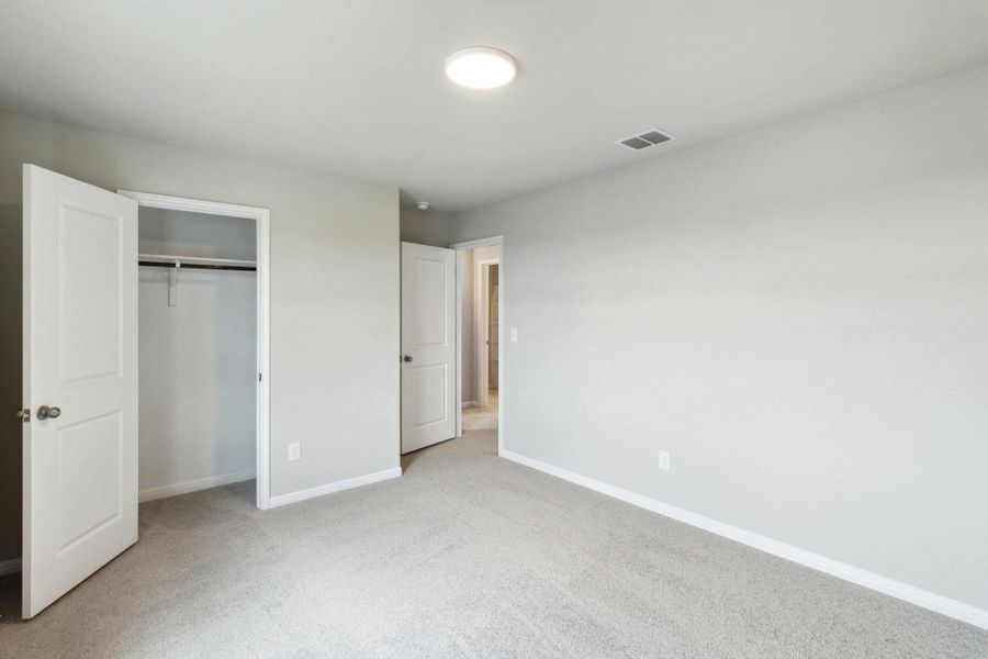Spacious, unfurnished interior of a new home in , Buda (Image 20).