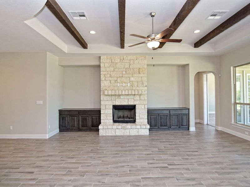 Representative unfurnished interior of a home built from the San Simeon I by Giddens Homes in Clearwater Ranch, Liberty Hill (Image 376).