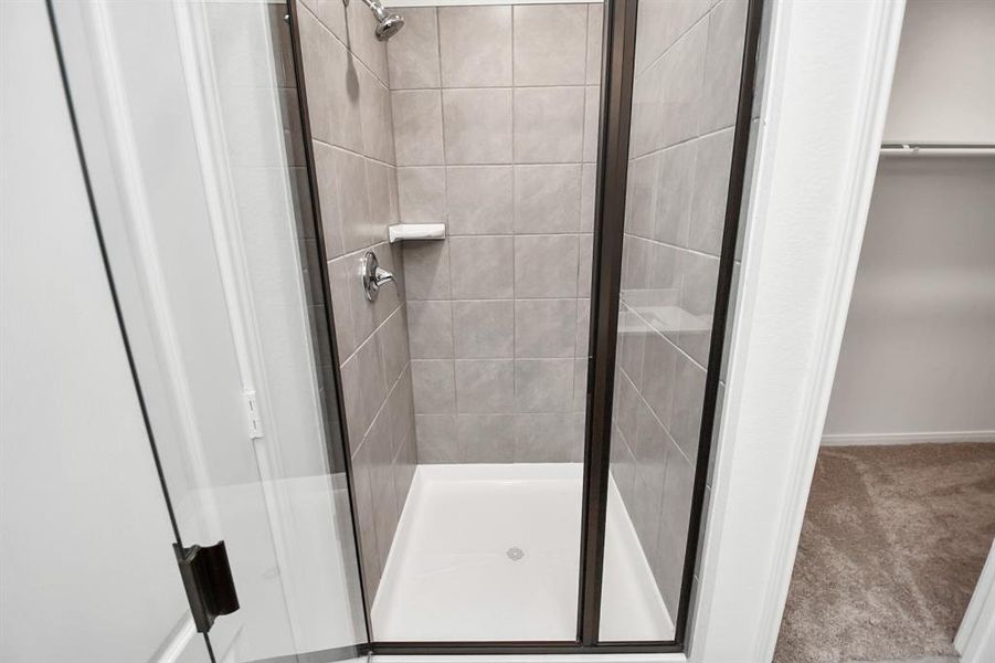 Owner's suite has ensuite bath with soaking tub,dual sinks and separate shower & Spacious walk-in closet.