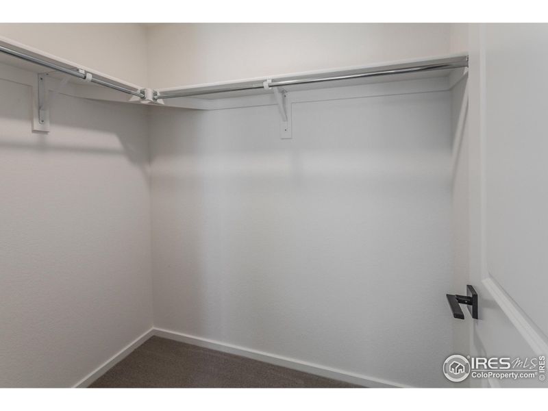 WALK IN CLOSET WALK IN CLOSET