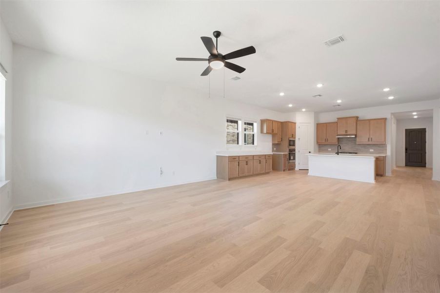 Spacious, unfurnished interior of a new home in Heritage, Dripping Springs (Image 37).