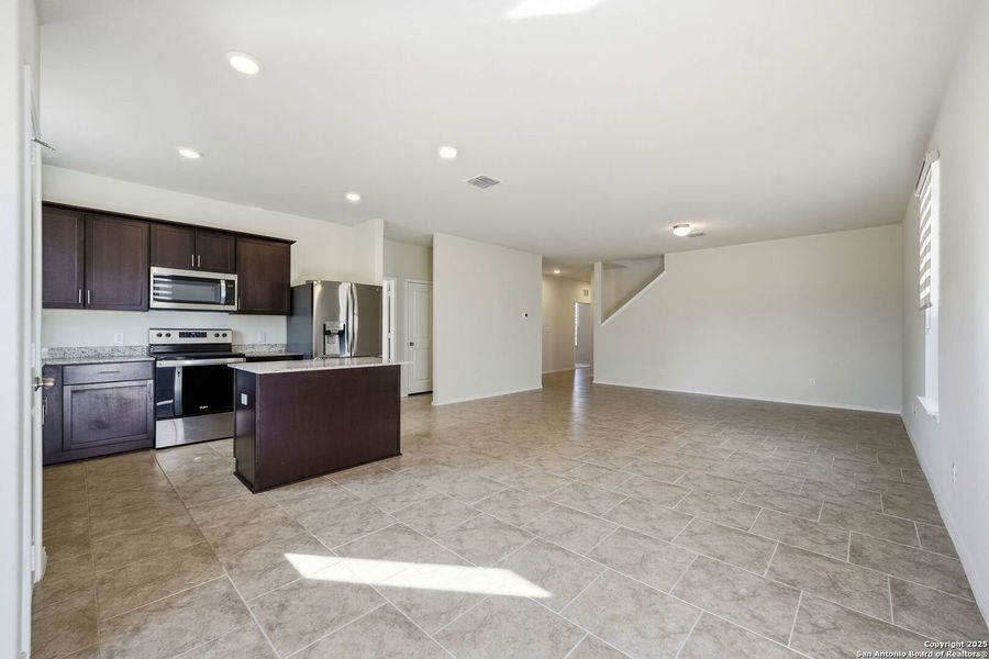 Spacious, unfurnished interior of a new home in Cinco Lakes, San Antonio (Image 14). Spacious, unfurnished interior of a new home in Cinco Lakes, San Antonio (Image 14).