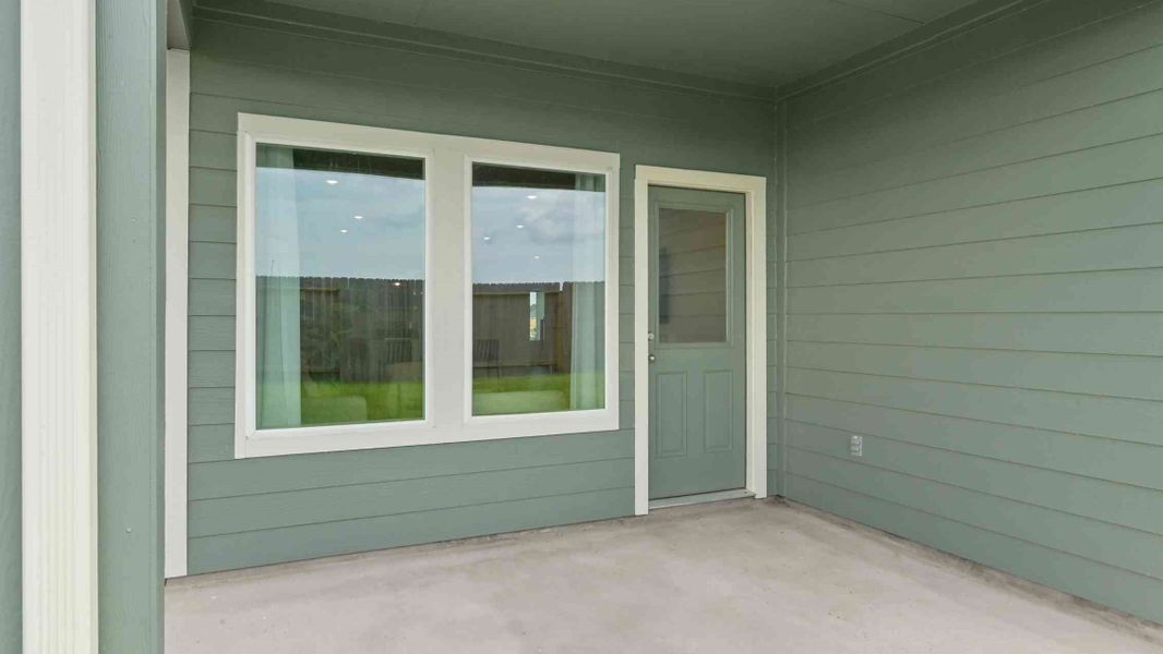Exterior details and patio area of a home in Emberly, Beasley (Image 20).