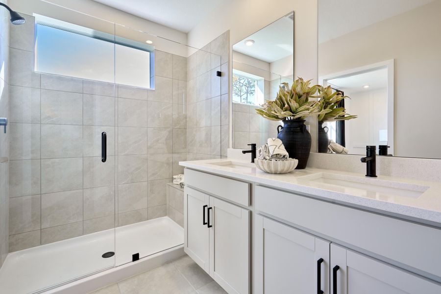 Laurel Owners Bath