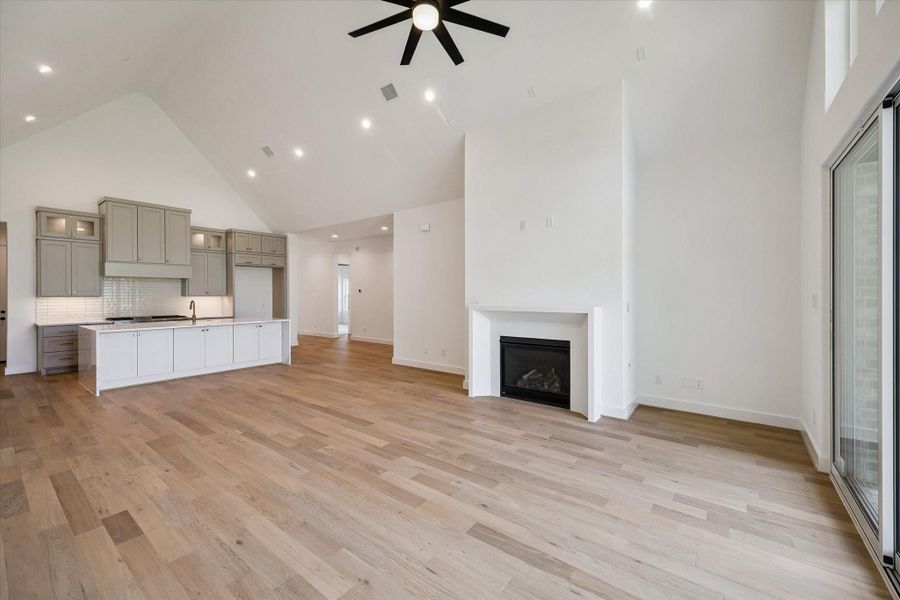 Spacious, unfurnished interior of a new home in Grand Central Park, Conroe (Image 27).