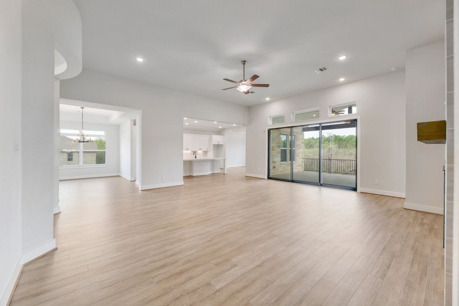 Spacious, unfurnished interior of a new home in Double Eagle Ranch, Cedar Creek (Image 15).