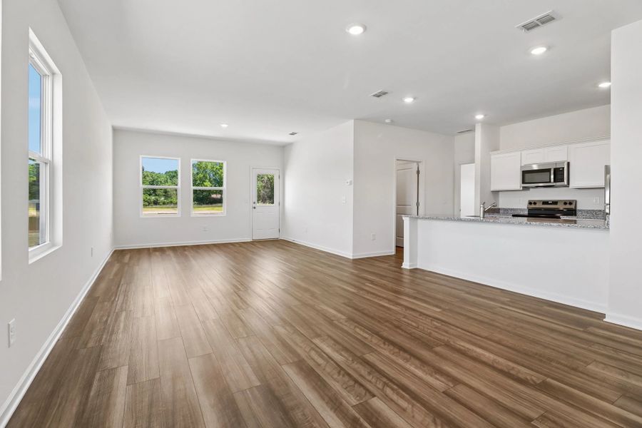 Representative unfurnished interior of a home built from the Larissa by Starlight Homes in Crescent Pointe, Carrollton (Image 16).