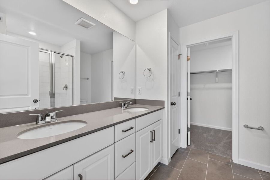 Furnished interior view inside a new home in Parterre, Thornton (Image 7).