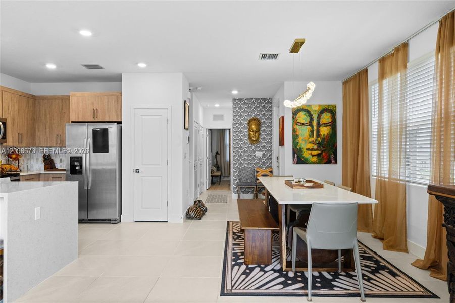 Furnished interior view inside a new home in , Pembroke Pines (Image 14).