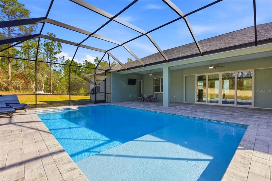 Exterior details and patio area of a home in , Beverly Hills (Image 37).