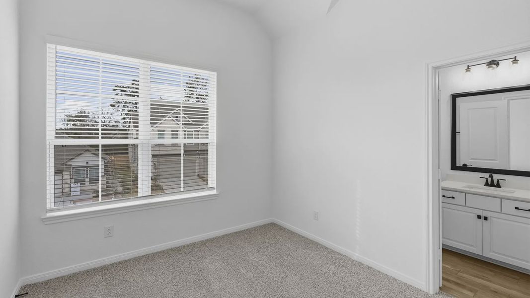Spacious, unfurnished interior of a new home in Woodforest, Montgomery (Image 15).