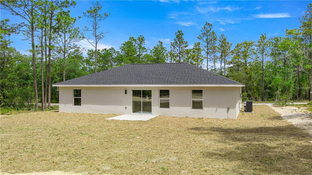 Exterior details and patio area of a home in , Dunnellon (Image 14).