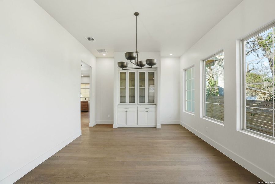 Spacious, unfurnished interior of a new home in , Terrell Hills (Image 26).
