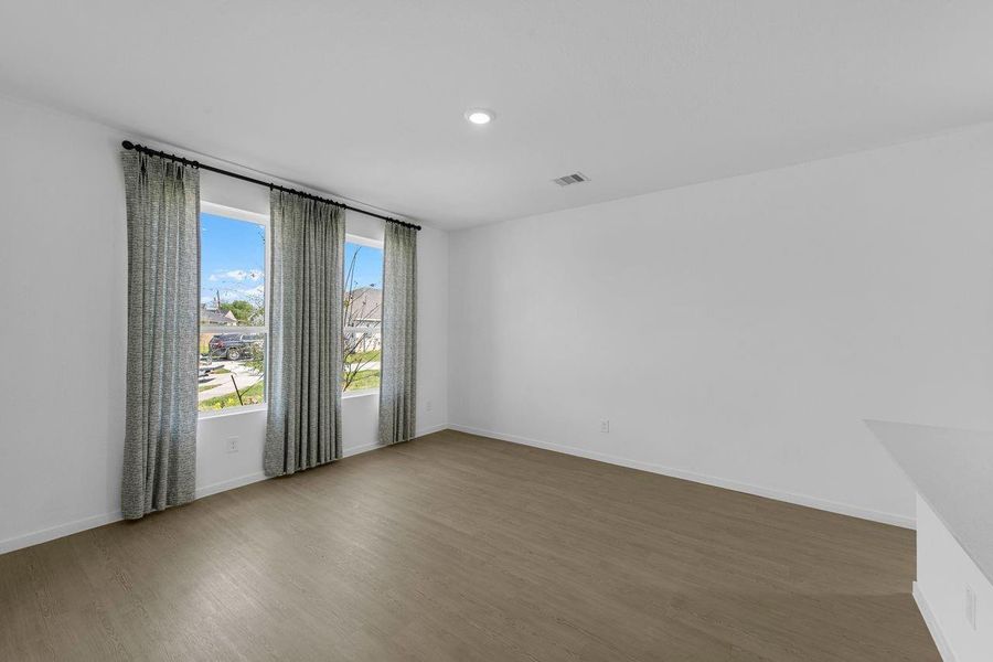 Spacious, unfurnished interior of a new home in Riverwood Ranch, Angleton (Image 26).