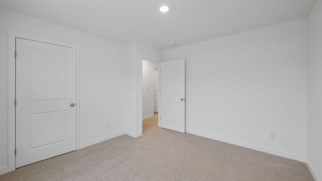 Spacious, unfurnished interior of a new home in Hillcrest Landing, Cleveland (Image 16).