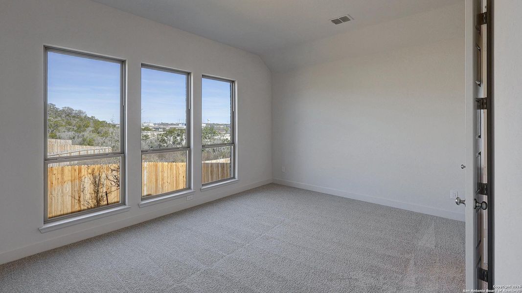 Spacious, unfurnished interior of a new home in Ladera 45', San Antonio (Image 19).