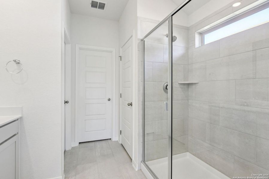 Image 45 of a home in Royal Crest. Image 45 of a home in Royal Crest.