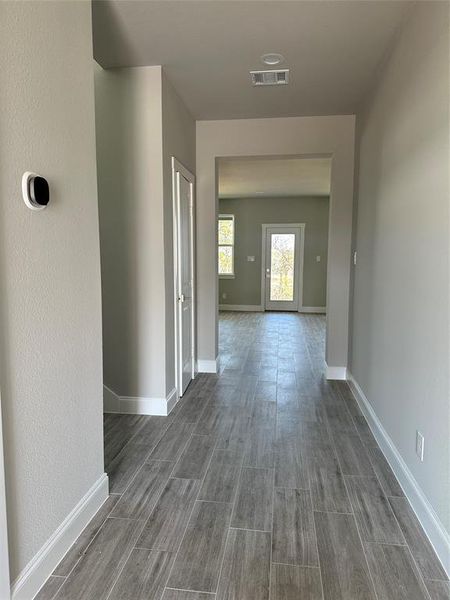 Spacious, unfurnished interior of a new home in , Dallas (Image 13).