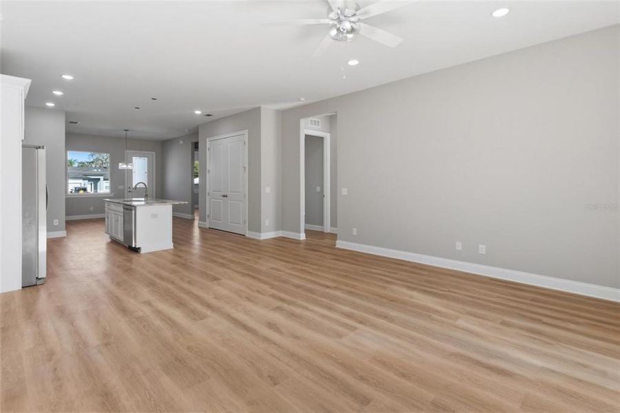 Spacious, unfurnished interior of a new home in , Lake Wales (Image 28).