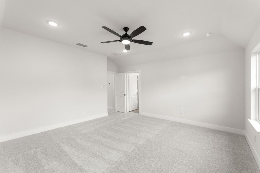 Spacious, unfurnished interior of a new home in Union Park, Little Elm (Image 20).