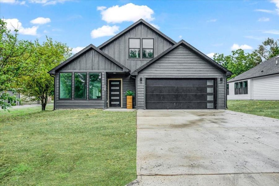 View of front facade with a garage and a front yard