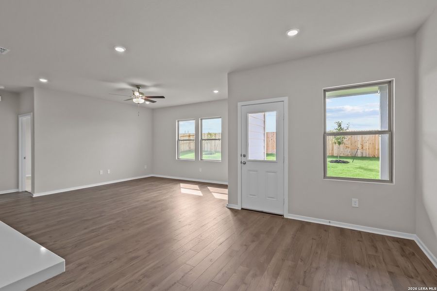 Spacious, unfurnished interior of a new home in Garden Grove, San Antonio (Image 24).