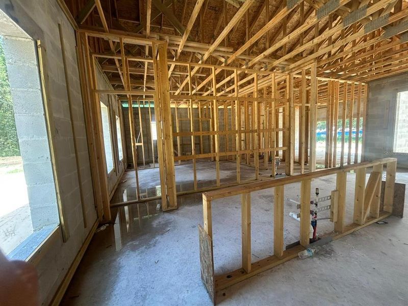 Spacious, unfurnished interior of a new home in , Dunnellon (Image 10).