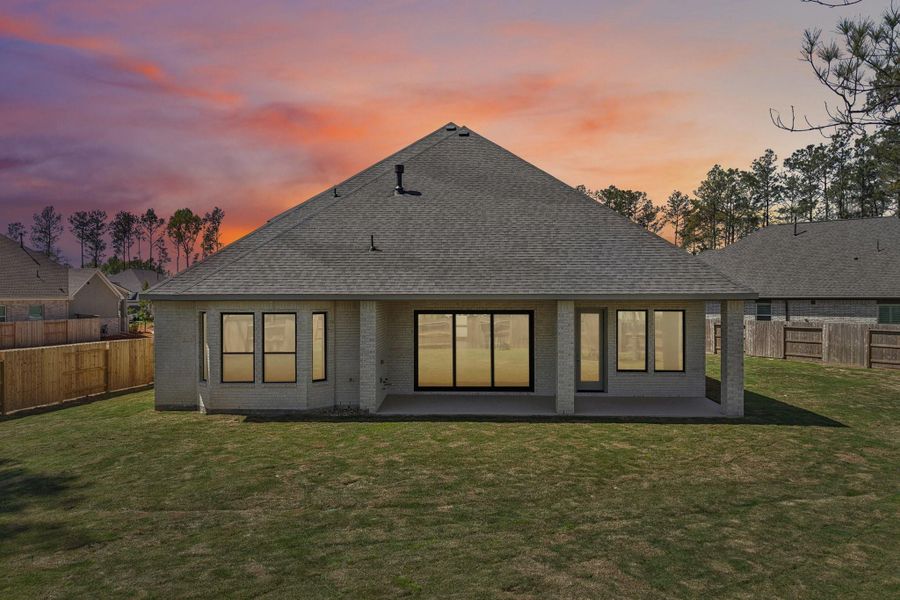 Exterior details and patio area of a home in Evergreen 60', Conroe (Image 21).