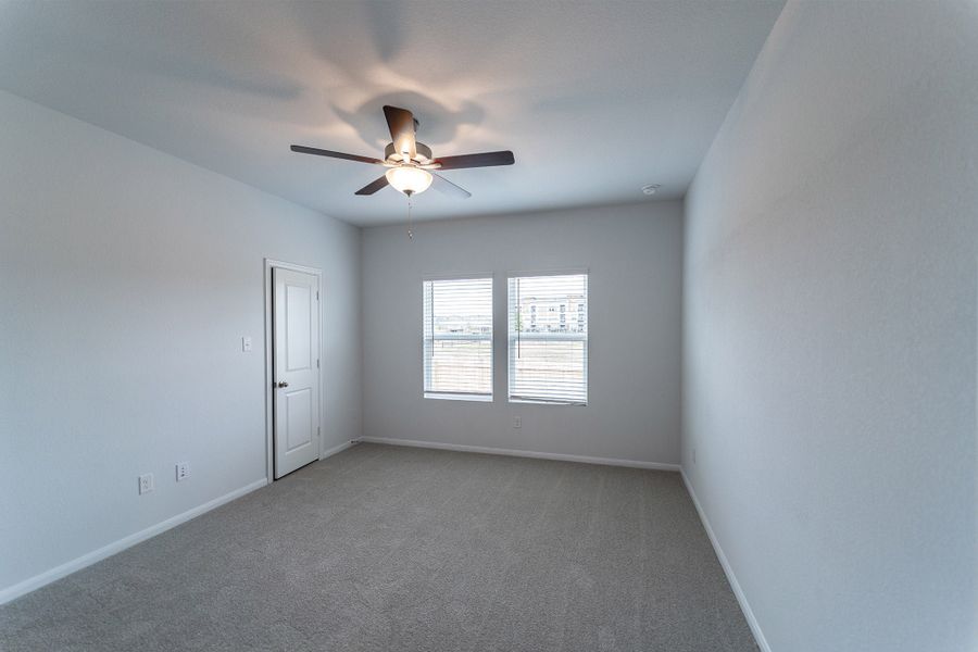Spacious, unfurnished interior of a new home in Paramount, Kyle (Image 14).
