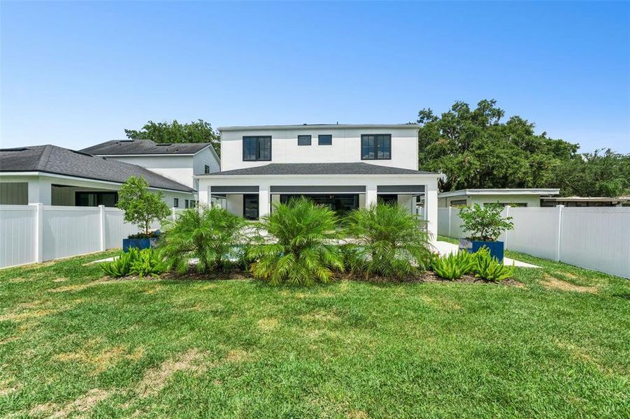 Exterior details and patio area of a home in , Orlando (Image 34).