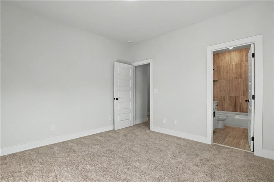 Spacious, unfurnished interior of a new home in , Jefferson (Image 16).