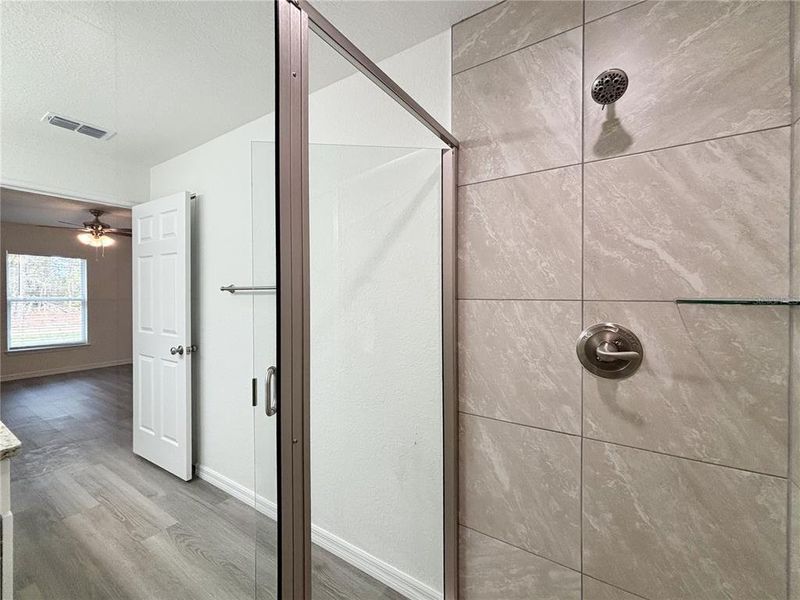 Close-up of interior finishes inside a home in , Dunnellon (Image 20).