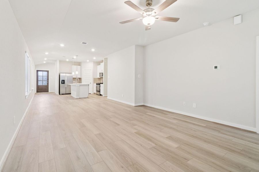 Photo is not of the actual home, but is an inspirational photo of builder’s model home and may depict options, furnishings, and/or decorator features that are not included Photo is not of the actual home, but is an inspirational photo of builder’s model home and may depict options, furnishings, and/or decorator features that are not included