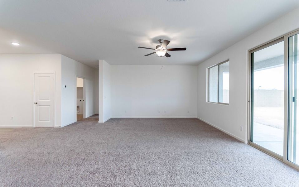 Spacious, unfurnished interior of a new home in Rancho Mirage, Maricopa (Image 11).