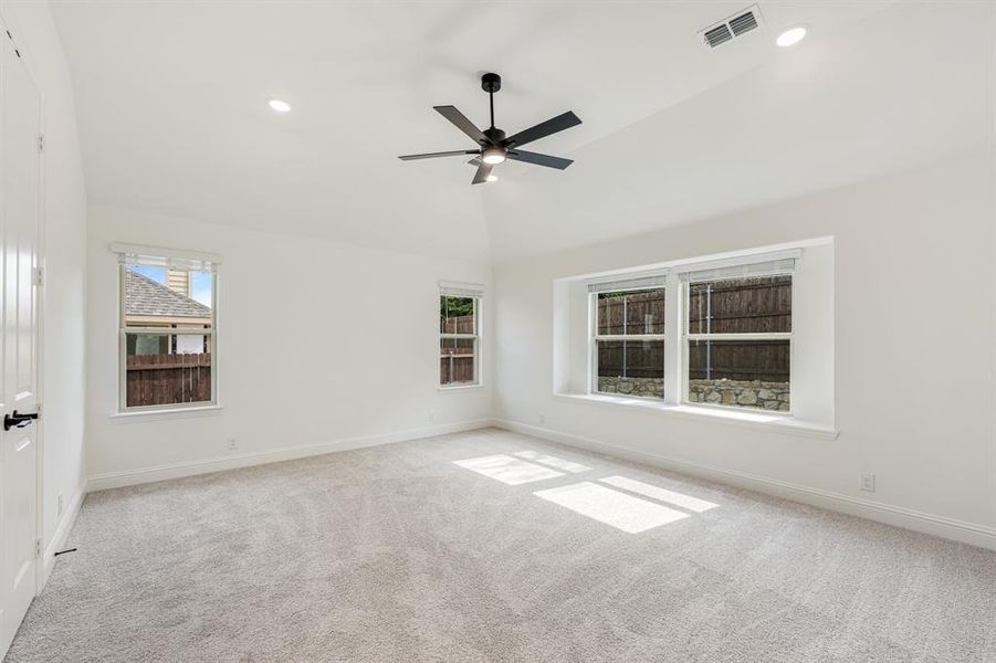Spacious, unfurnished interior of a new home in Ridgepoint, Midlothian (Image 21).