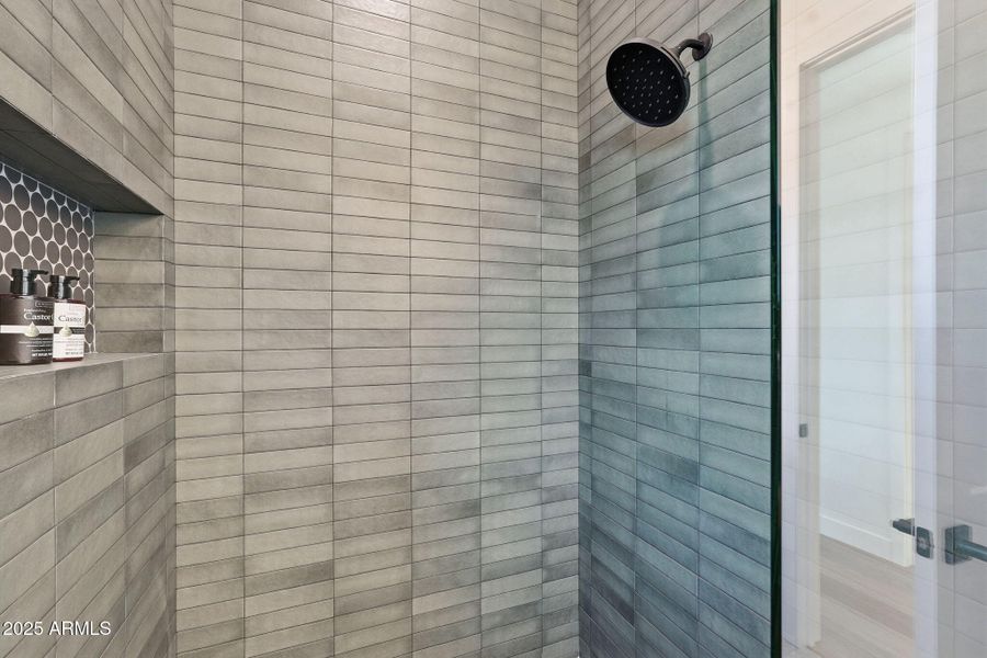 Upstairs bed ensuite Upstairs bed ensuite