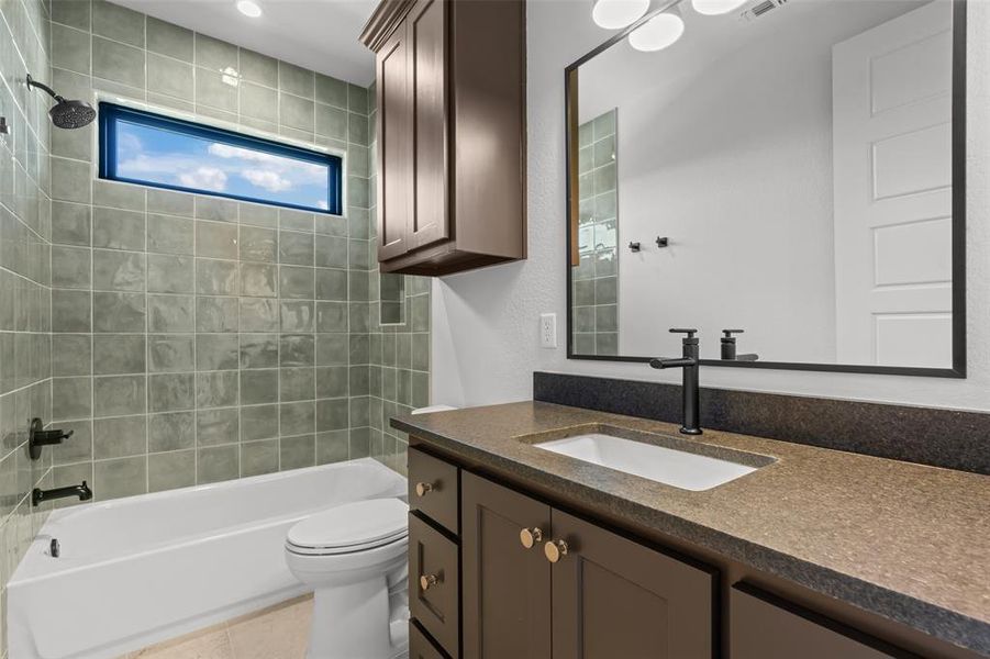 Furnished interior view inside a new home in Eagles Bluff, Hudson Oaks (Image 17).