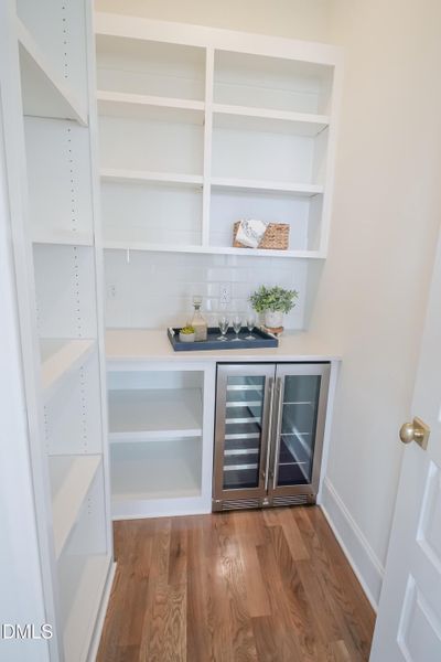 6CapeLn_Staged_61Pantry