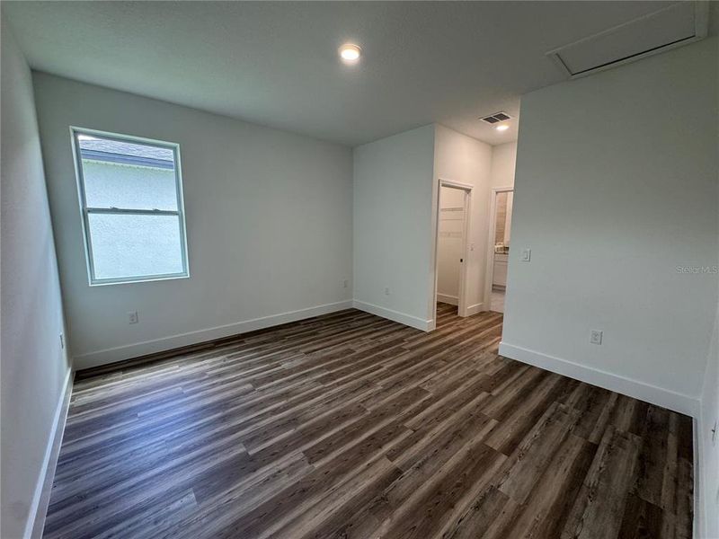 Spacious, unfurnished interior of a new home in , Ocala (Image 12).
