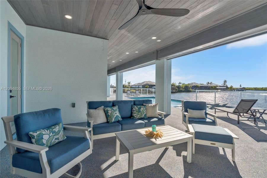 Exterior details and patio area of a home in , Cape Coral (Image 27).