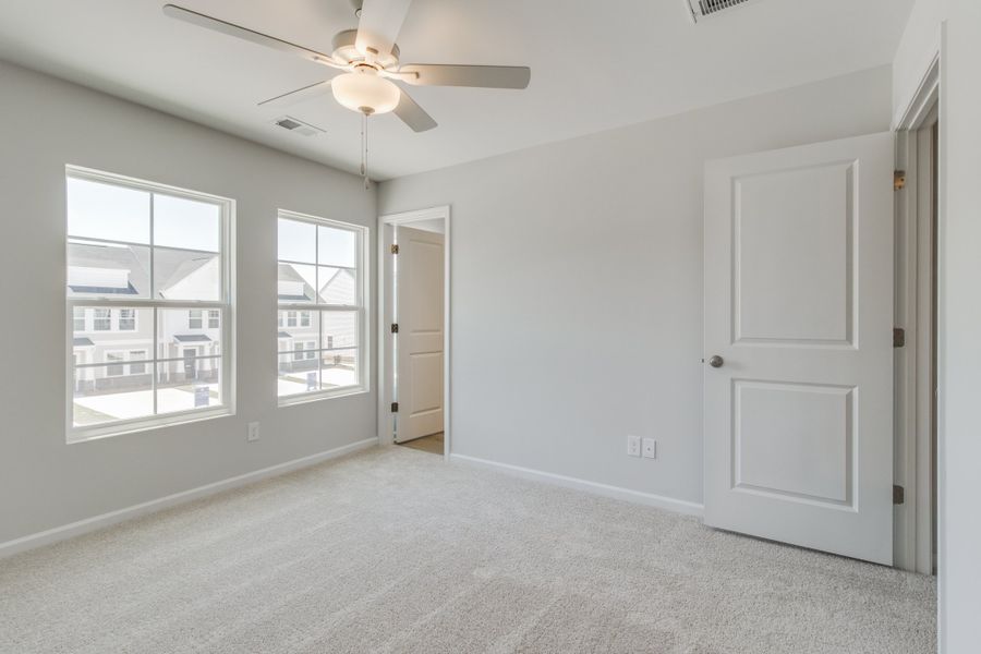 Spacious, unfurnished interior of a new home in Astoria, Columbia (Image 22).