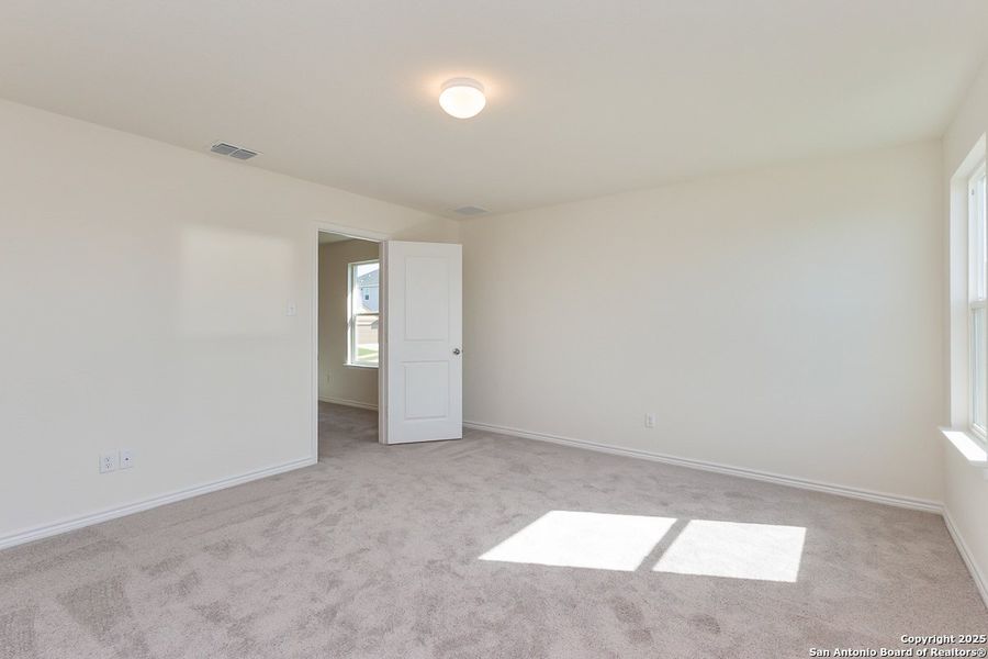 Spacious, unfurnished interior of a new home in Knox Ridge, Converse (Image 11).