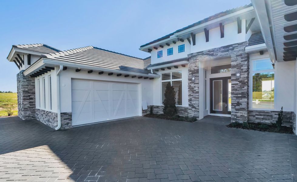 Exterior details and patio area of a home in West Hill Estates, Dade City (Image 19).