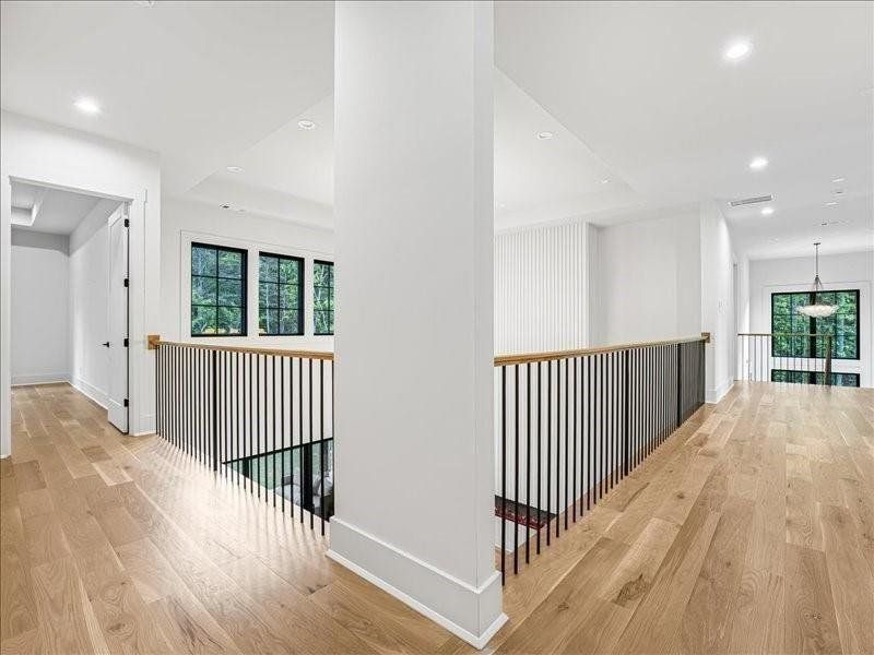 Spacious, unfurnished interior of a new home in , Alpharetta (Image 93).