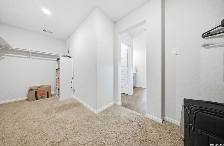 Spacious, unfurnished interior of a new home in Heather Glen, New Braunfels (Image 20). Spacious, unfurnished interior of a new home in Heather Glen, New Braunfels (Image 20).